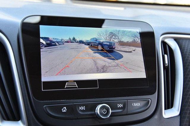 Chevrolet Malibu Vehicle Full-screen Gallery Image 12