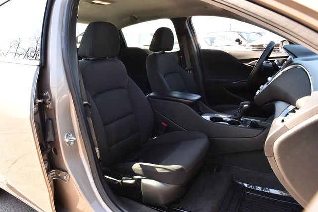 Chevrolet Malibu Vehicle Full-screen Gallery Image 19