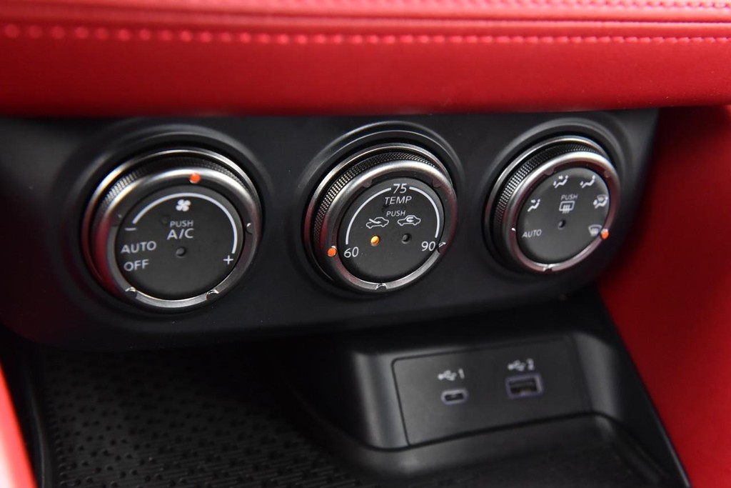 Nissan Z Vehicle Image 17