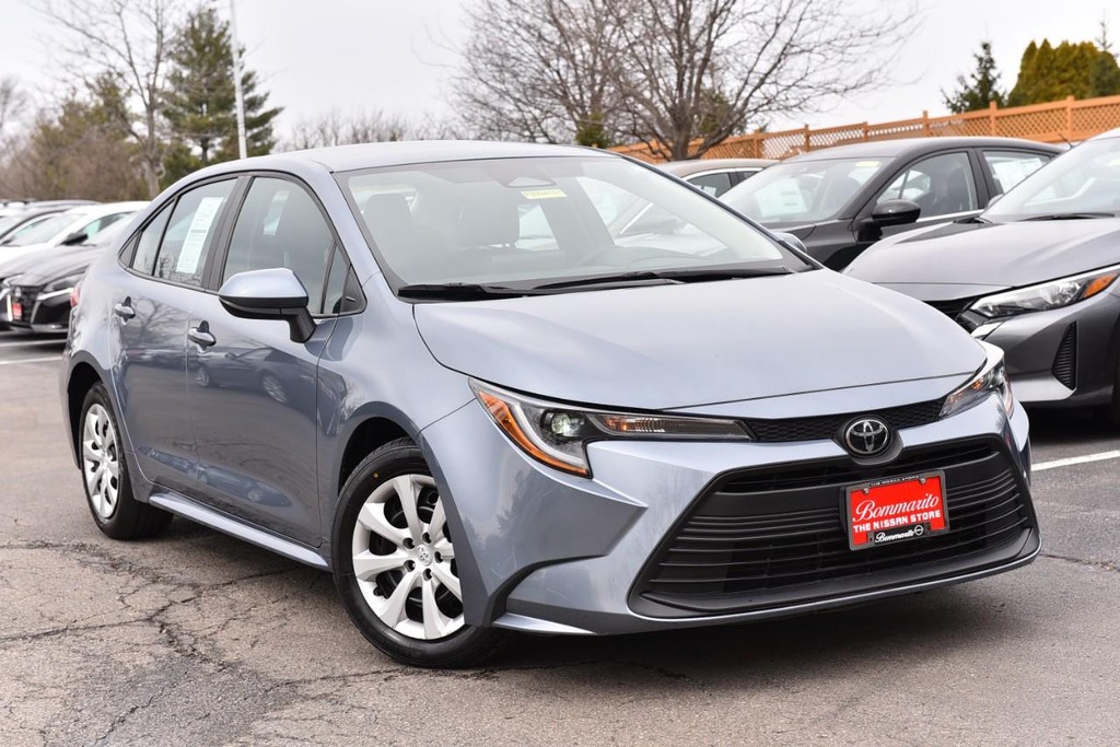 Toyota Corolla Vehicle Full-screen Gallery Image 2