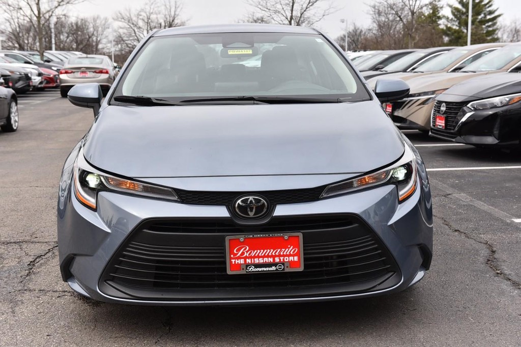 Toyota Corolla Vehicle Full-screen Gallery Image 4