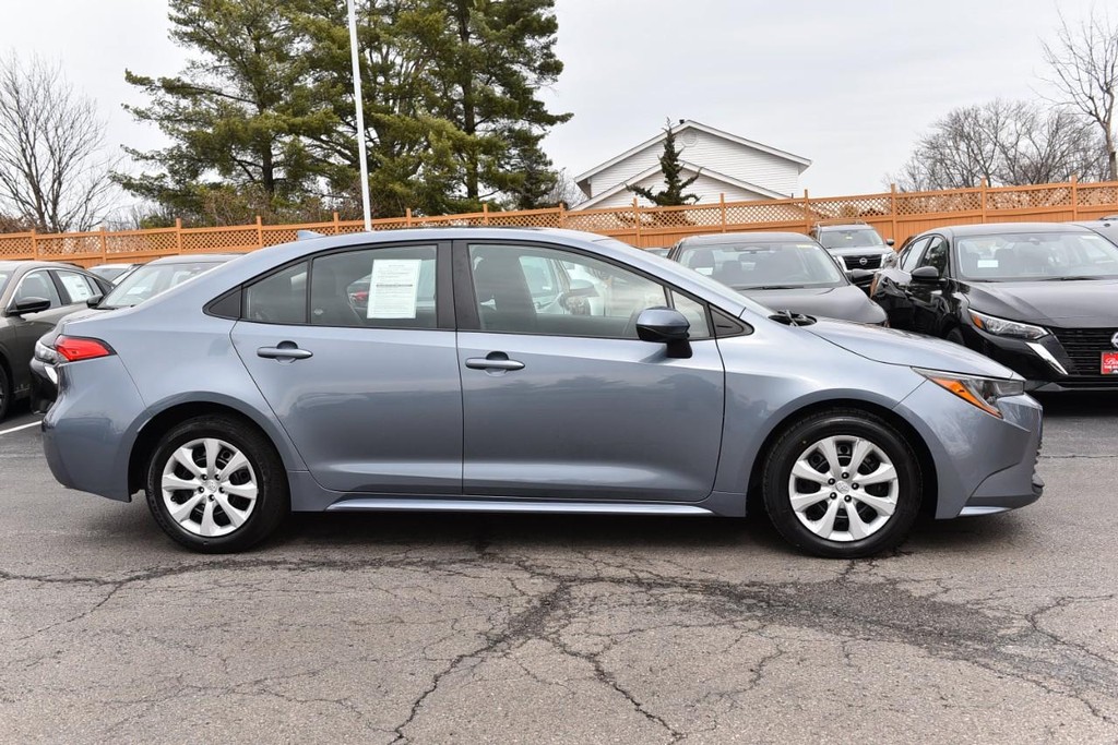 Toyota Corolla Vehicle Full-screen Gallery Image 5