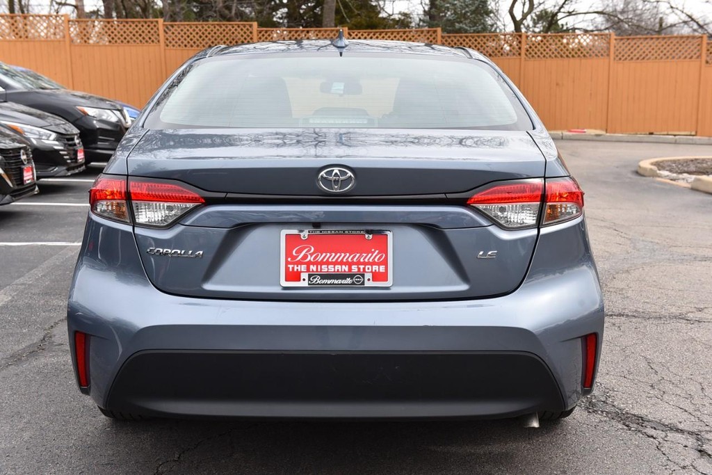 Toyota Corolla Vehicle Full-screen Gallery Image 6