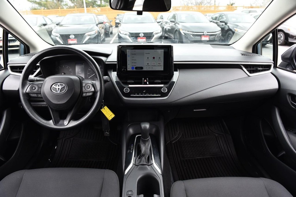 Toyota Corolla Vehicle Full-screen Gallery Image 8