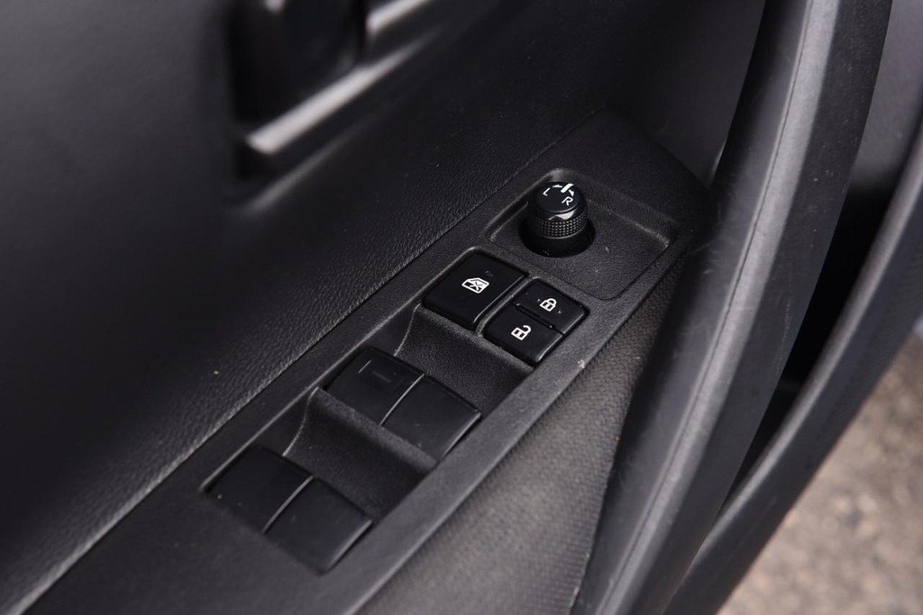 Toyota Corolla Vehicle Full-screen Gallery Image 9