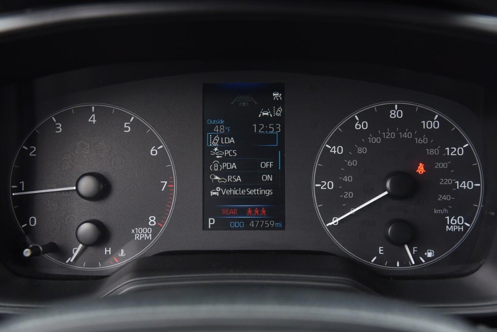 Toyota Corolla Vehicle Full-screen Gallery Image 11