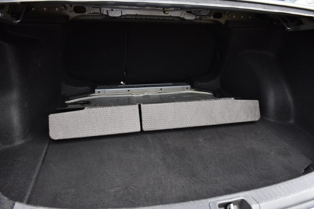 Toyota Corolla Vehicle Full-screen Gallery Image 20