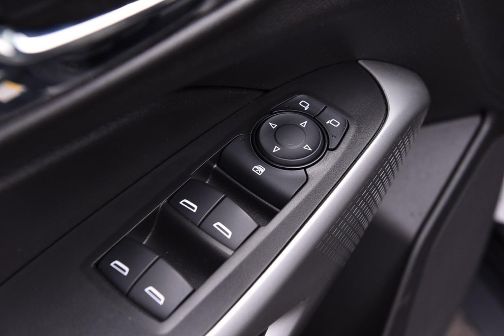 Chevrolet Trax Vehicle Full-screen Gallery Image 9