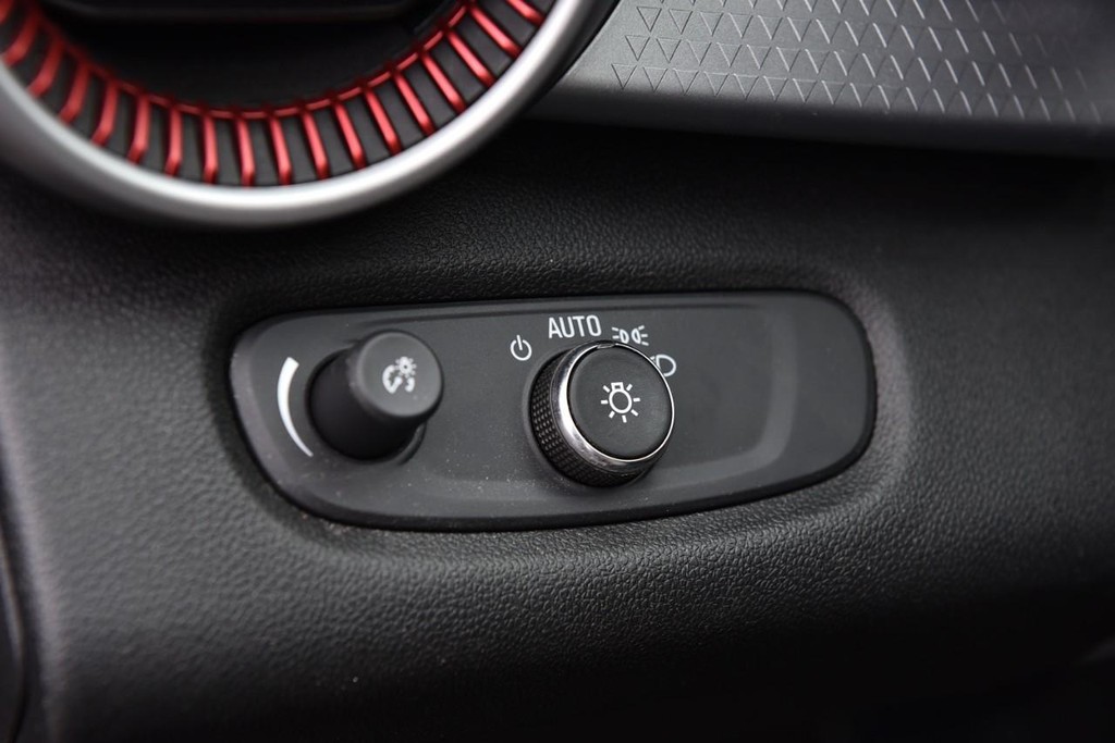 Chevrolet Trax Vehicle Full-screen Gallery Image 11