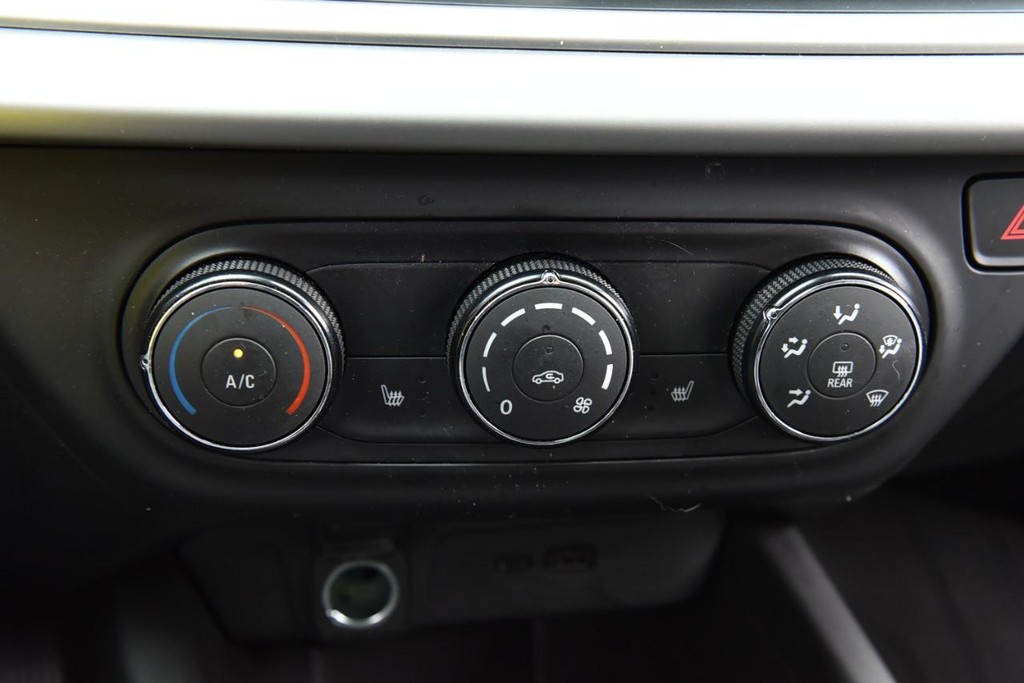 Chevrolet Trax Vehicle Full-screen Gallery Image 15