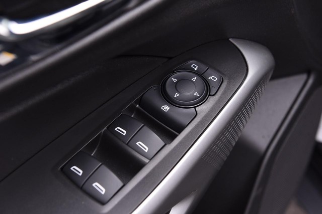 Chevrolet Trax Vehicle Full-screen Gallery Image 09