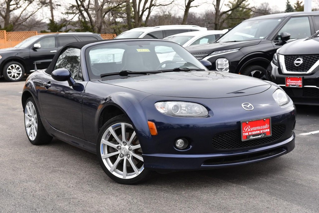 Mazda MX-5 Miata Vehicle Full-screen Gallery Image 2