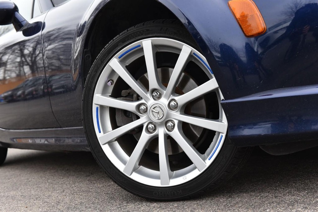 Mazda MX-5 Miata Vehicle Full-screen Gallery Image 3