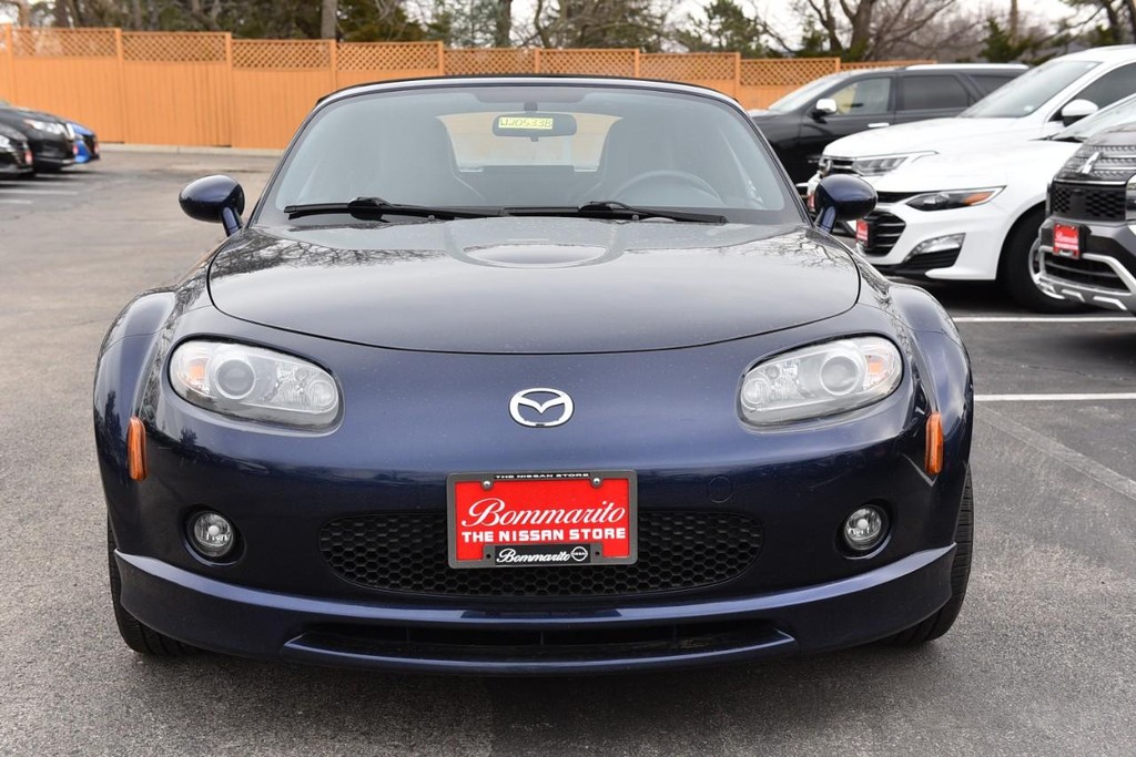 Mazda MX-5 Miata Vehicle Full-screen Gallery Image 4