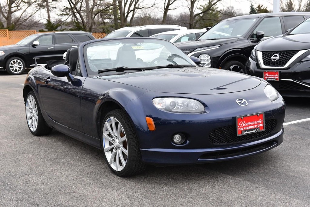 Mazda MX-5 Miata Vehicle Full-screen Gallery Image 8