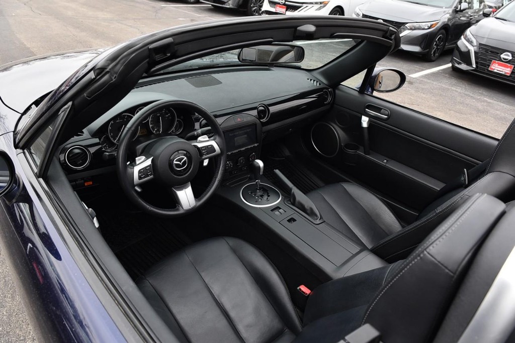 Mazda MX-5 Miata Vehicle Full-screen Gallery Image 10