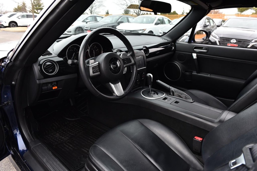 Mazda MX-5 Miata Vehicle Full-screen Gallery Image 11