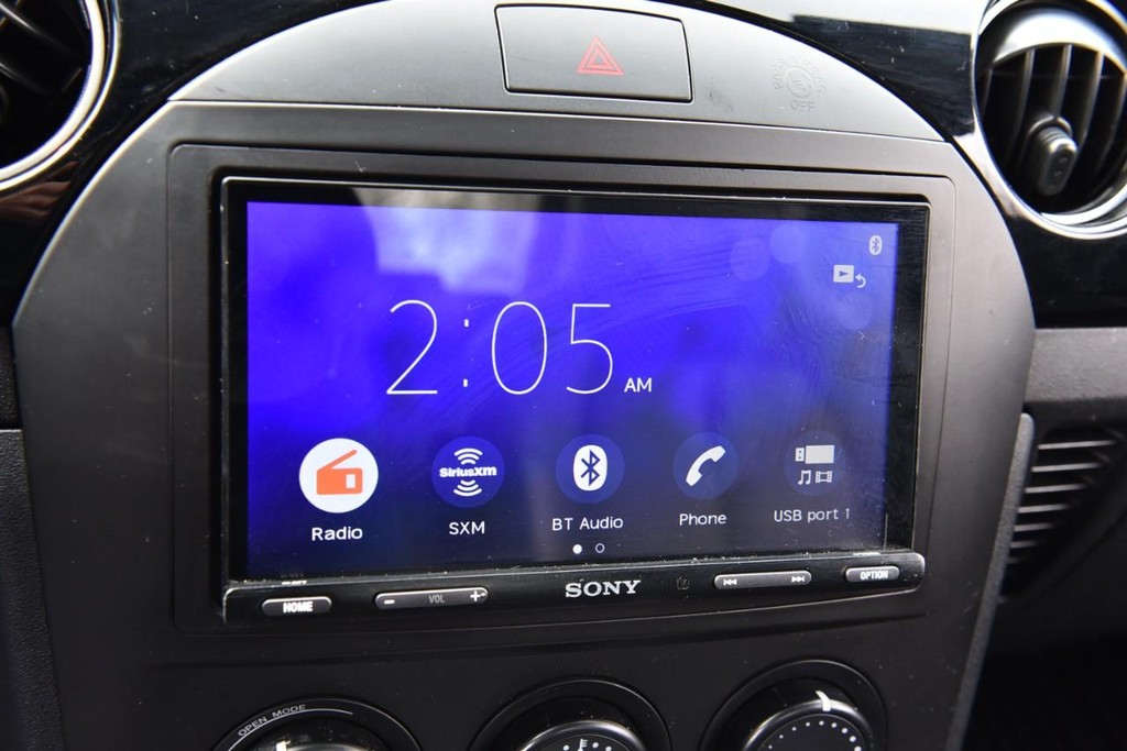 Mazda MX-5 Miata Vehicle Full-screen Gallery Image 16