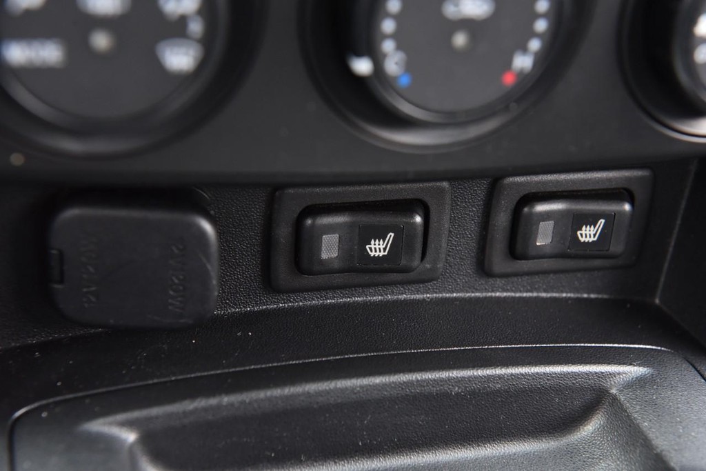 Mazda MX-5 Miata Vehicle Full-screen Gallery Image 18