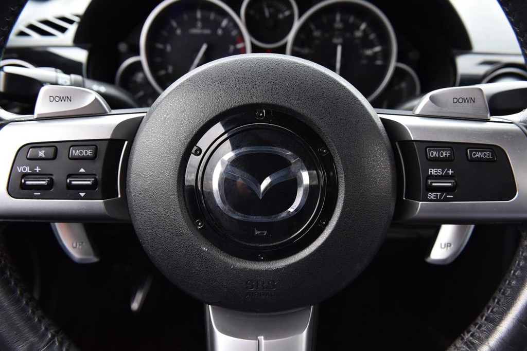 Mazda MX-5 Miata Vehicle Full-screen Gallery Image 19