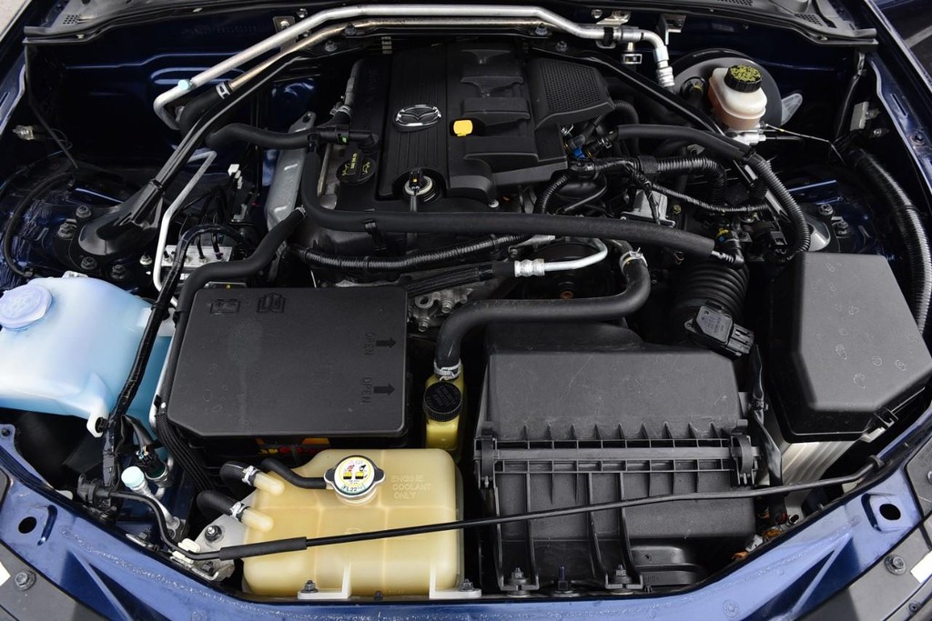 Mazda MX-5 Miata Vehicle Full-screen Gallery Image 23