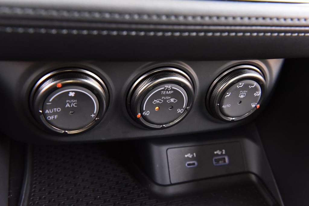 Nissan Z Vehicle Image 16