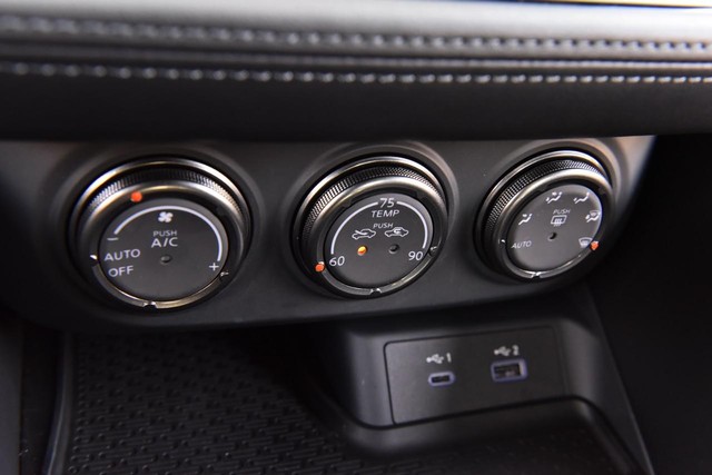 Nissan Z Vehicle Image 16