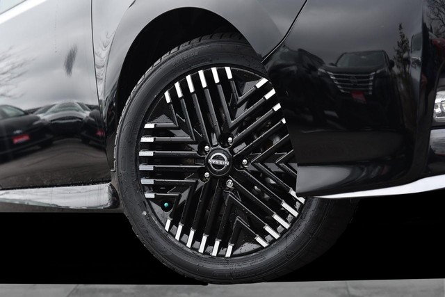 Nissan LEAF Vehicle Image 03