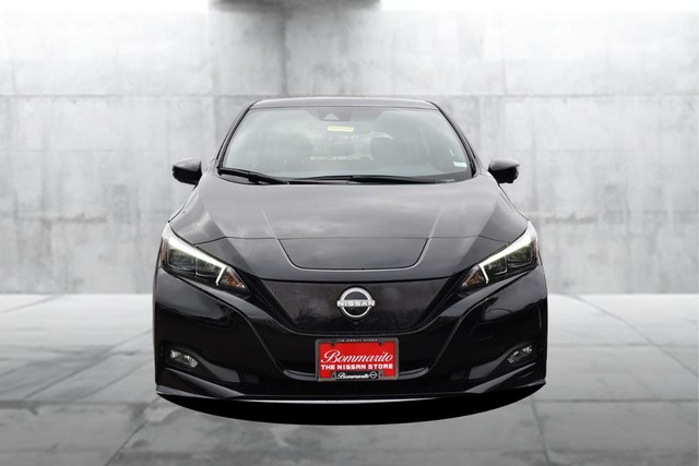 Nissan LEAF Vehicle Image 04