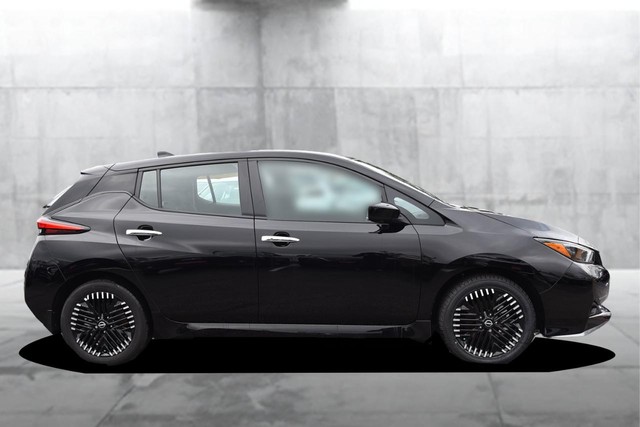 Nissan LEAF Vehicle Image 05