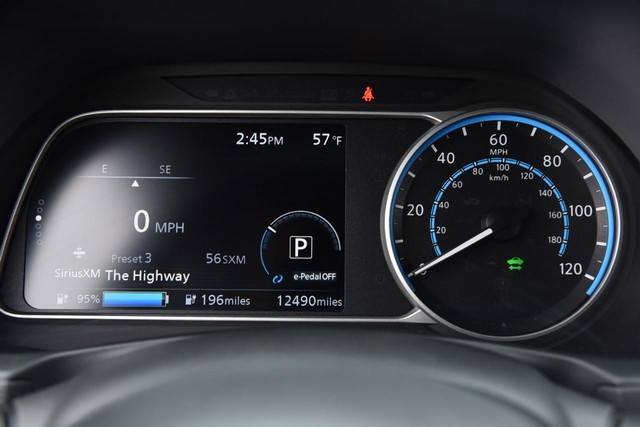 Nissan LEAF Vehicle Image 12