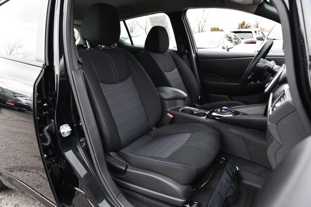 Nissan LEAF Vehicle Image 23