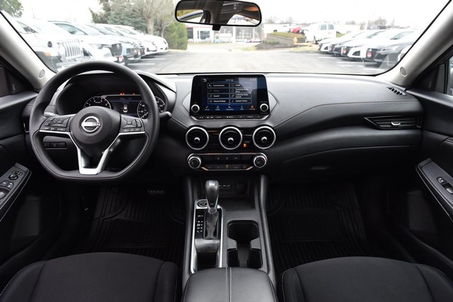 Nissan Sentra Vehicle Image 08