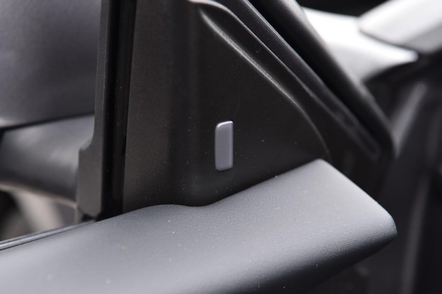 Nissan Sentra Vehicle Image 10