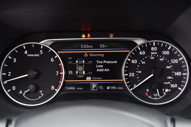 Nissan Sentra Vehicle Image 12