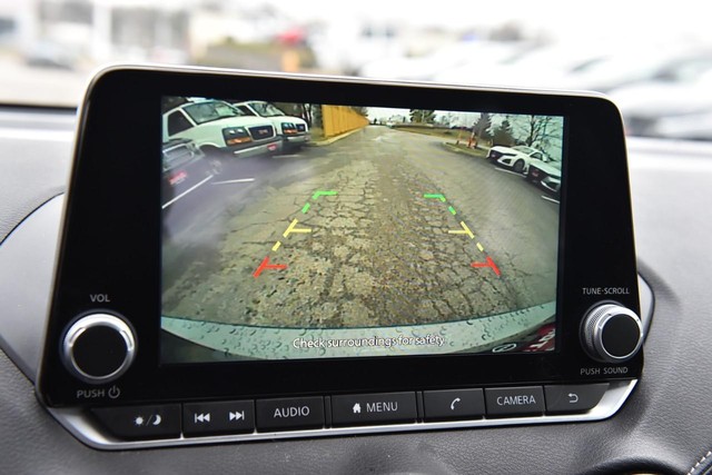 Nissan Sentra Vehicle Image 13