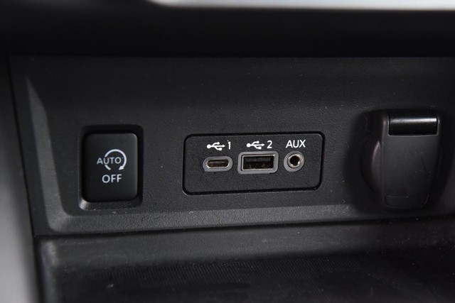 Nissan Sentra Vehicle Image 16