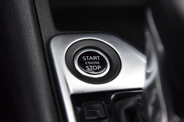 Nissan Sentra Vehicle Image 17