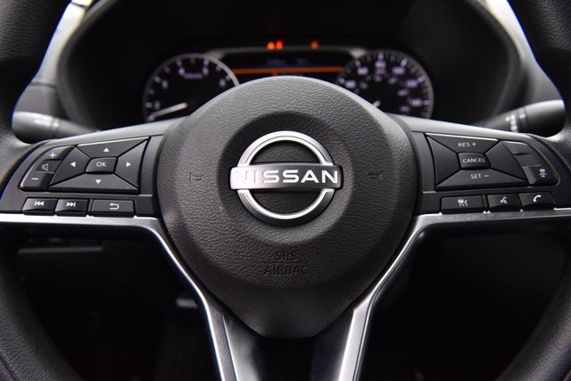 Nissan Sentra Vehicle Image 18