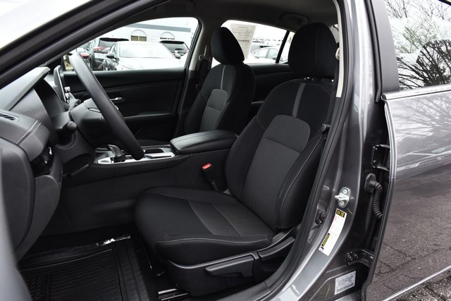 Nissan Sentra Vehicle Image 19