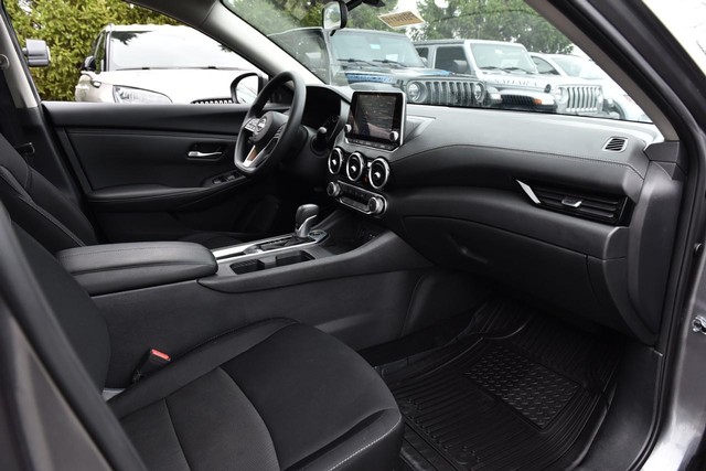 Nissan Sentra Vehicle Image 20