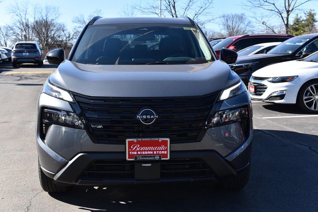 Nissan Rogue Vehicle Image 04