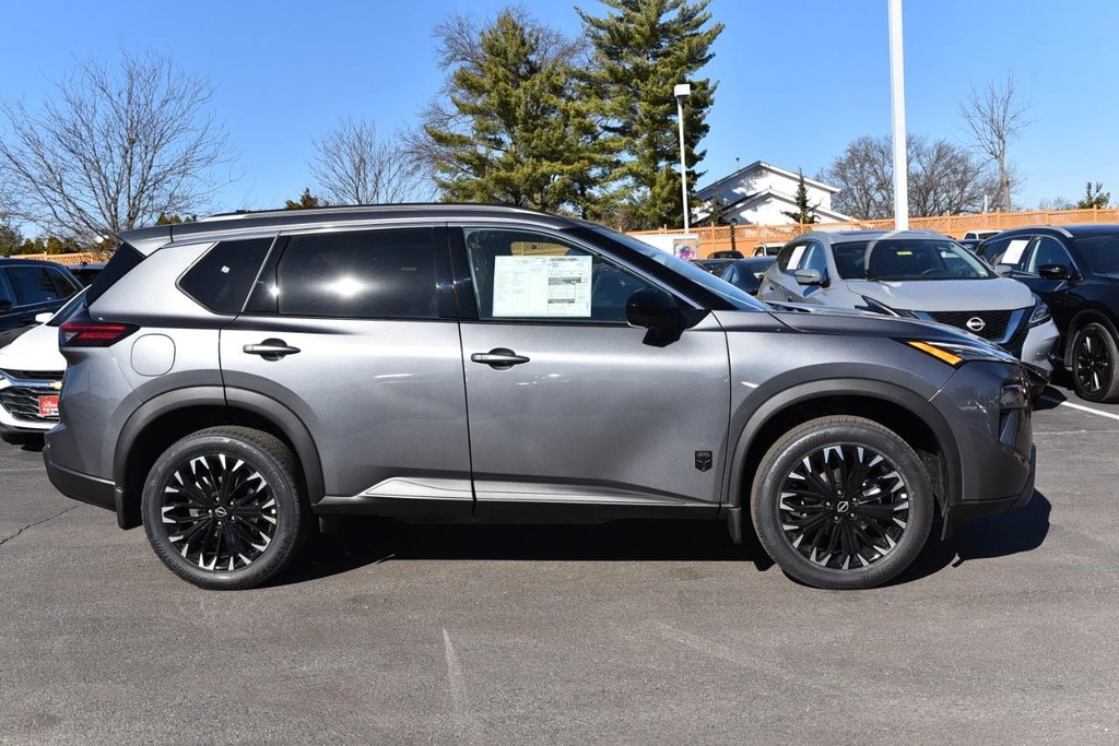 Nissan Rogue Vehicle Image 05