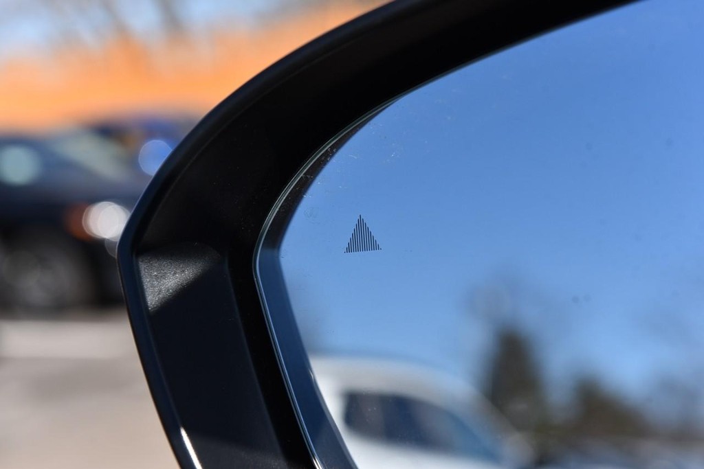 Nissan Rogue Vehicle Image 10