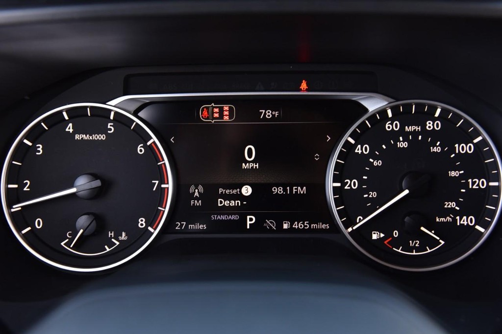 Nissan Rogue Vehicle Image 12