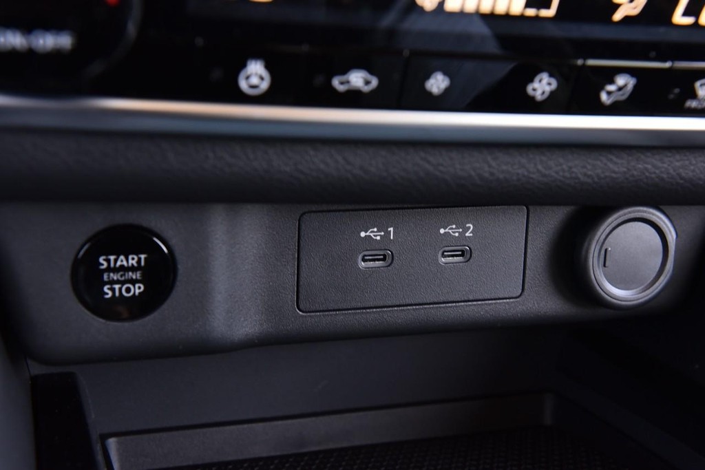 Nissan Rogue Vehicle Image 19