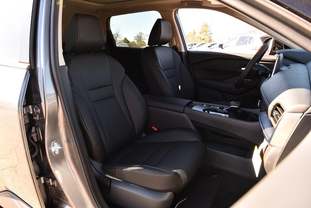 Nissan Rogue Vehicle Image 23