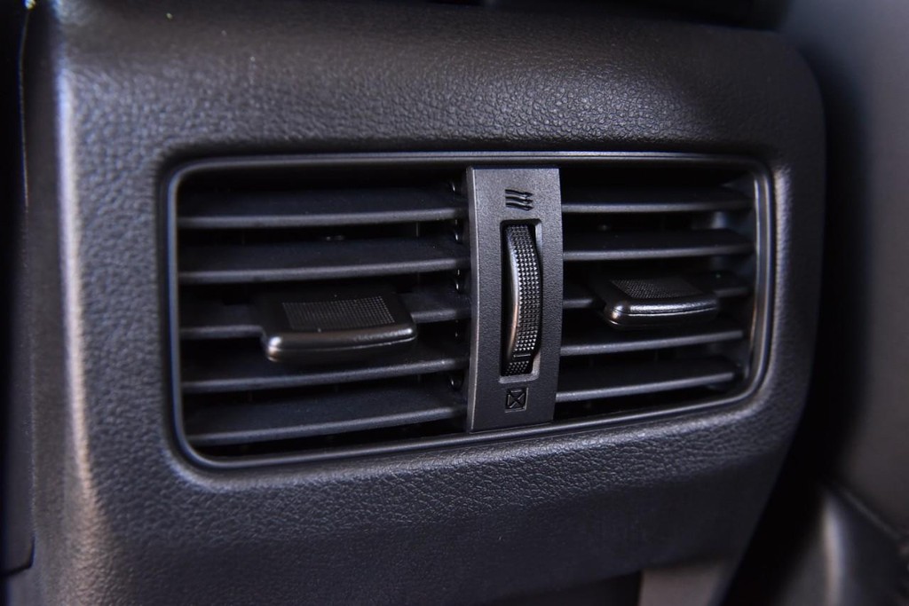 Nissan Rogue Vehicle Image 26