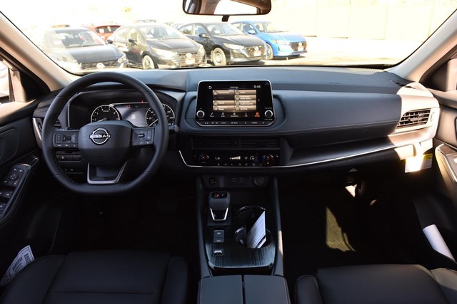 Nissan Rogue Vehicle Image 08