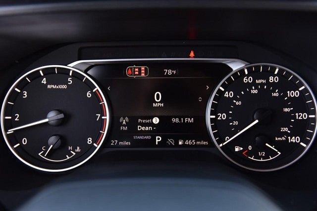 Nissan Rogue Vehicle Image 12